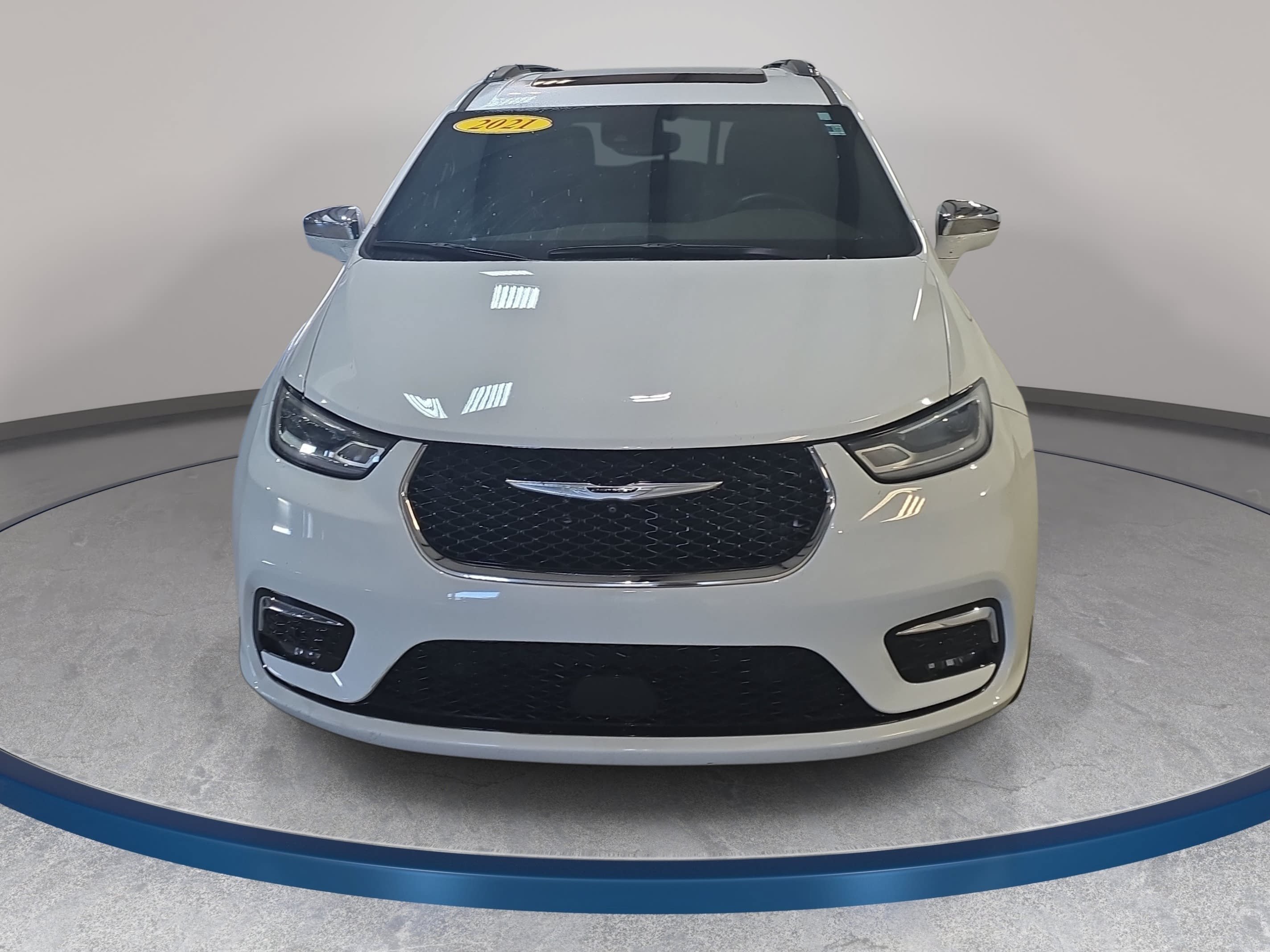 Used 2021 Chrysler Pacifica Limited w/ Uconnect Theater Family Group AWD/4WD image 3