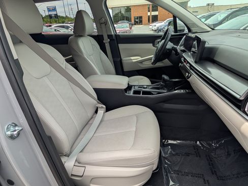 Used 2024 Kia Sorento S FWD image 10
