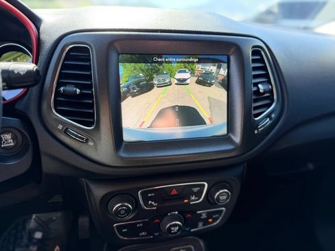 Used 2021 Jeep Compass Trailhawk AWD/4WD image 32