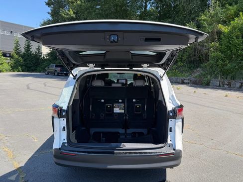 Used 2022 Toyota Sienna LE AWD/4WD image 12