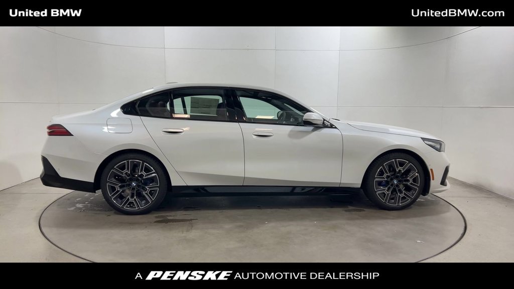 Used 2026 BMW 530i w/ M Sport Package RWD image 9