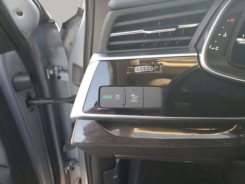 Used 2024 Audi Q7 3.0T Premium Plus image 32