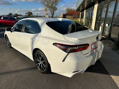 Used 2023 Toyota Camry SE image 5