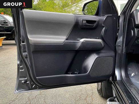 Certified 2022 Toyota Tacoma SR5 AWD/4WD image 22