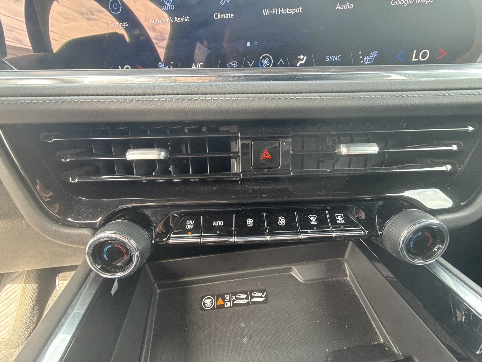 Used 2025 Chevrolet Suburban Z71 AWD/4WD image 15