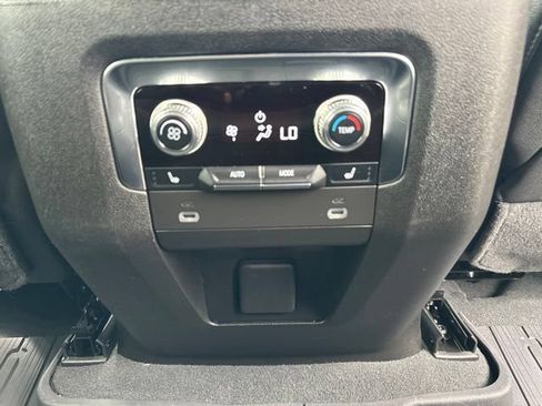 Used 2024 GMC Yukon AT4 AWD/4WD image 38