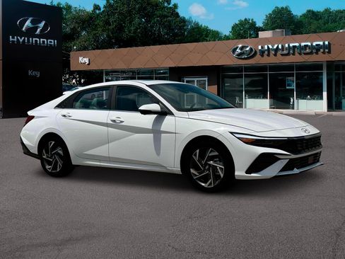 New 2025 Hyundai Elantra Limited w/ Cargo Package image 10