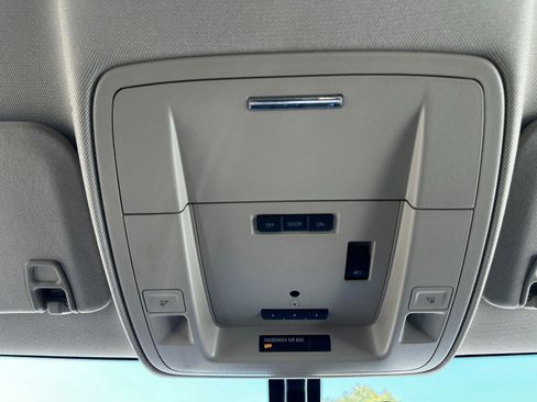 Used 2018 Chevrolet Silverado 1500 LTZ Z71 image 18