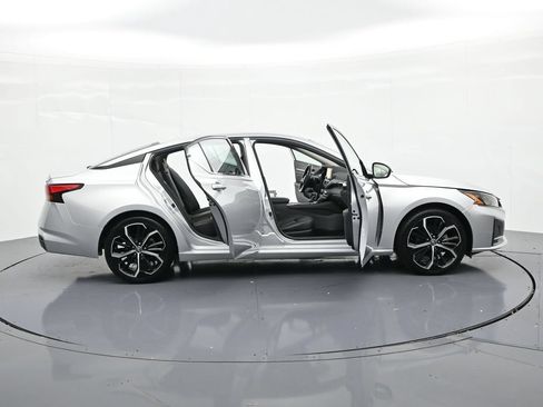 Used 2024 Nissan Altima 2.5 SR FWD image 22