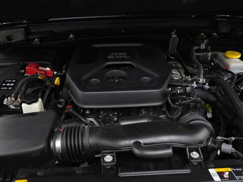 Used 2021 Jeep Wrangler Unlimited Sahara w/ Uconnect 4C Nav & Sound Group AWD/4WD image 29