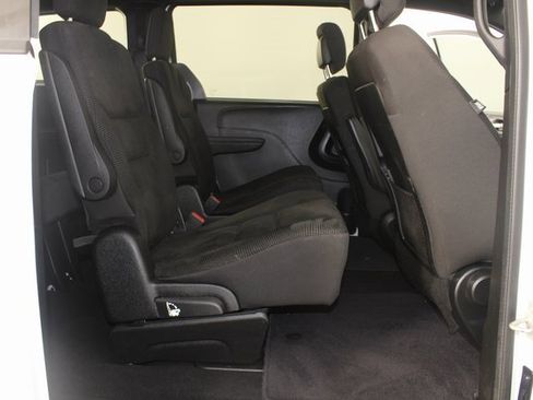 Used 2020 Dodge Grand Caravan SE image 16