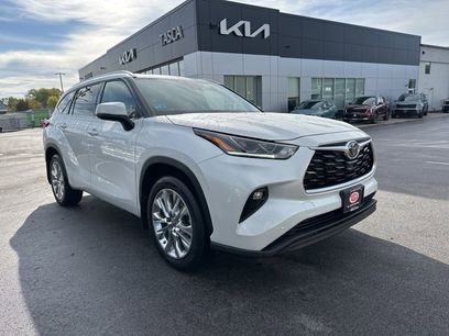 Used 2023 Toyota Highlander Limited