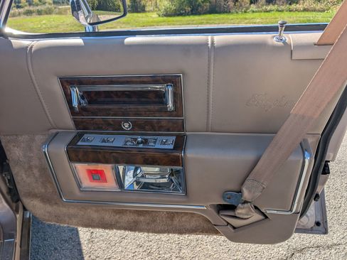 Used 1990 Cadillac Brougham image 80