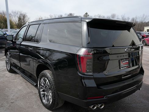 Used 2025 Chevrolet Suburban Z71 image 7