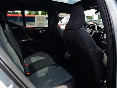 Used 2024 Volvo XC40 B5 Core AWD/4WD image 24