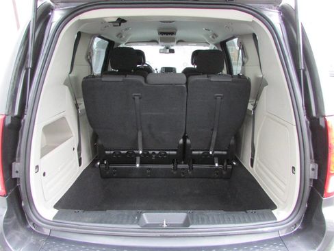 Used 2018 Dodge Grand Caravan SE w/ UConnect Hands-Free Group image 4