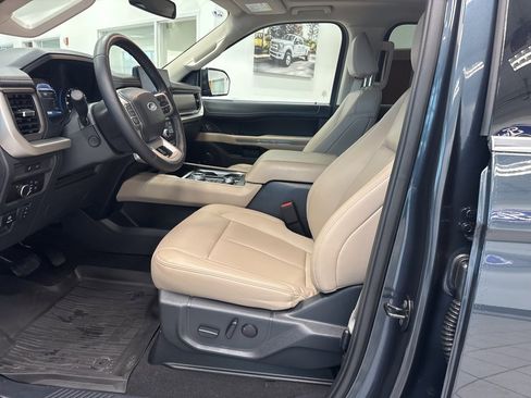 Used 2024 Ford Expedition XLT image 9