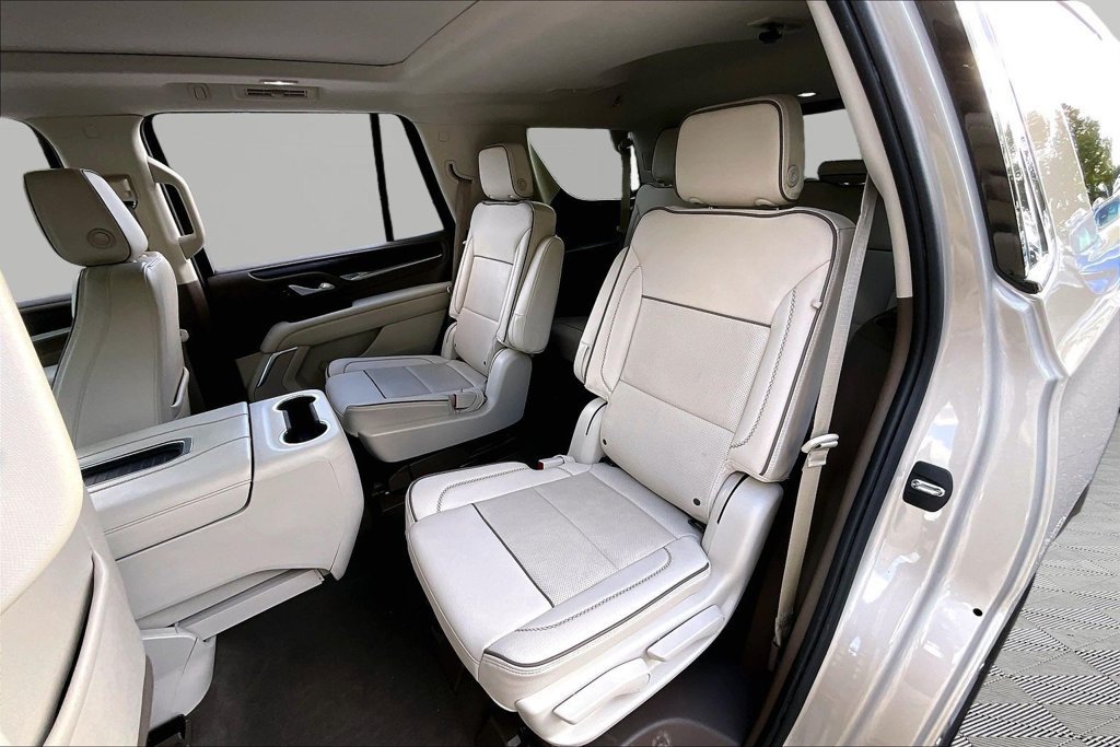 Used 2023 GMC Yukon Denali AWD/4WD image 16