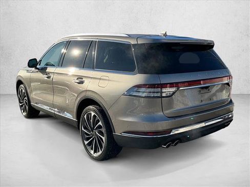 Used 2020 Lincoln Aviator Reserve w/ Equipment Group 202A image 6