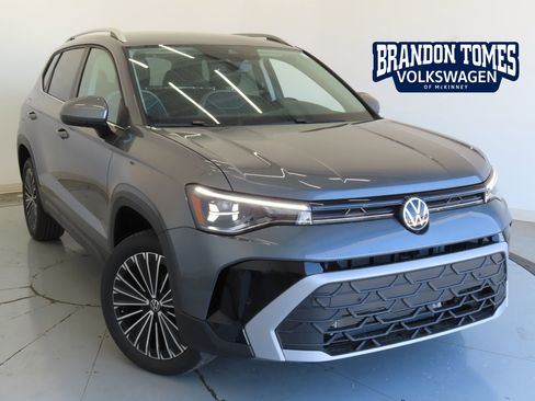 New 2026 Volkswagen Taos SE FWD image 1