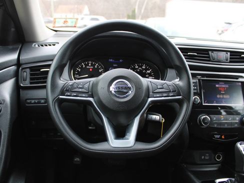 Used 2018 Nissan Rogue S image 34