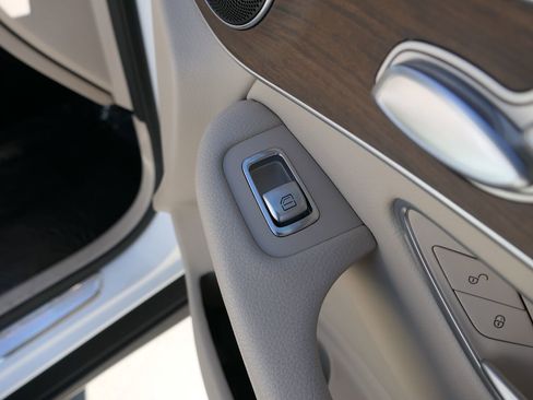 Used 2022 Mercedes-Benz GLC 300 4MATIC w/ Premium Package Lite image 27