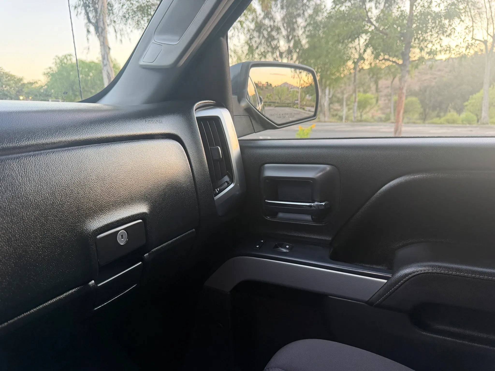 Used 2017 Chevrolet Silverado 1500 LT w/ All Star Edition AWD/4WD image 31