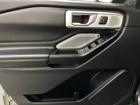 Used 2020 Ford Explorer Platinum w/ Premium Technology Package AWD/4WD image 30