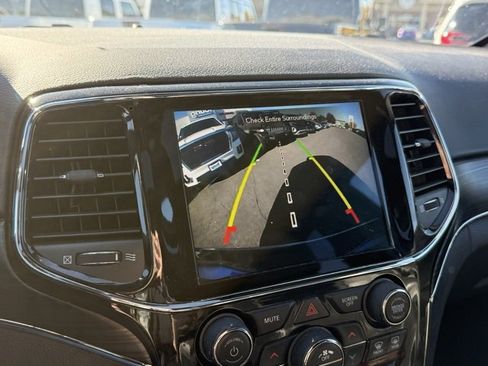 Used 2021 Jeep Grand Cherokee Limited image 18