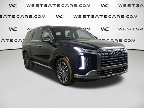 Used 2024 Hyundai Palisade Calligraphy image 2