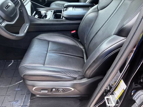 Used 2024 Jeep Wagoneer L Series II RWD image 26