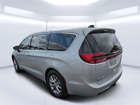 New 2026 Chrysler Pacifica Limited w/ Trailer Tow Group image 5