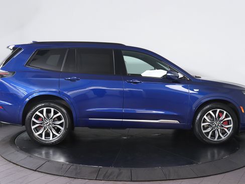 Used 2023 Cadillac XT6 Sport w/ Technology Package image 6