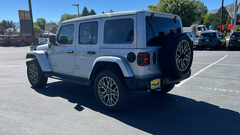 Used 2023 Jeep Wrangler Unlimited Sahara w/ Cold Weather Group AWD/4WD image 5