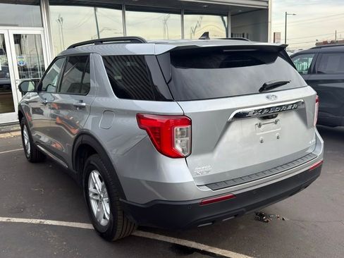 Used 2023 Ford Explorer XLT image 5