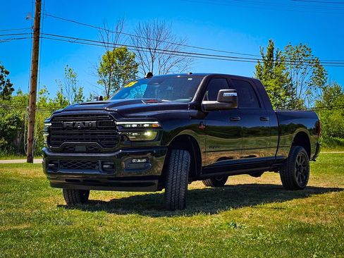 Used 2025 RAM 2500 Laramie AWD/4WD image 9