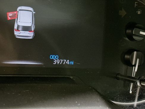 Used 2025 Toyota RAV4 XLE FWD image 19