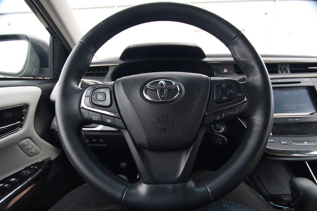 Used 2018 Toyota Avalon Limited w/ All Weather Liner Package FWD image 19