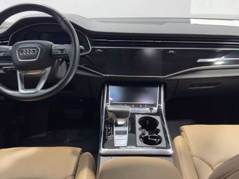 Used 2019 Audi Q8 Prestige w/ Luxury Package AWD/4WD image 17