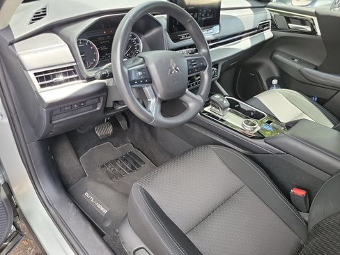 Used 2026 Mitsubishi Outlander ES FWD image 25