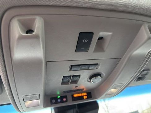 Used 2017 Cadillac Escalade Luxury image 29