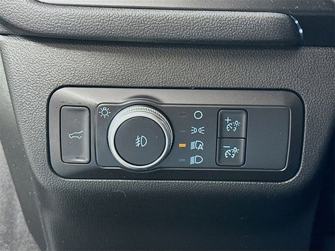 Used 2020 Ford Escape SEL image 10