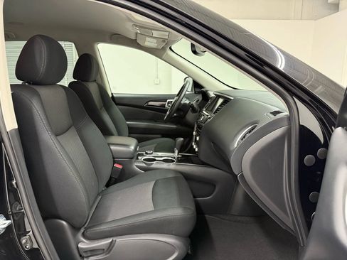 Used 2020 Nissan Pathfinder SV image 19