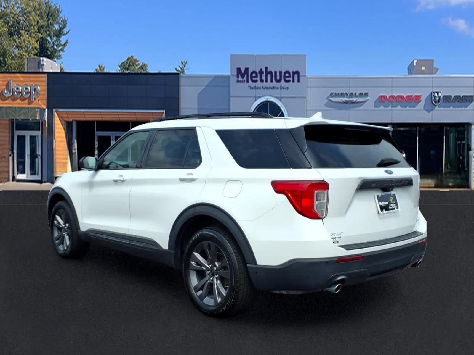 Used 2021 Ford Explorer XLT w/ Equipment Group 202A AWD/4WD image 8