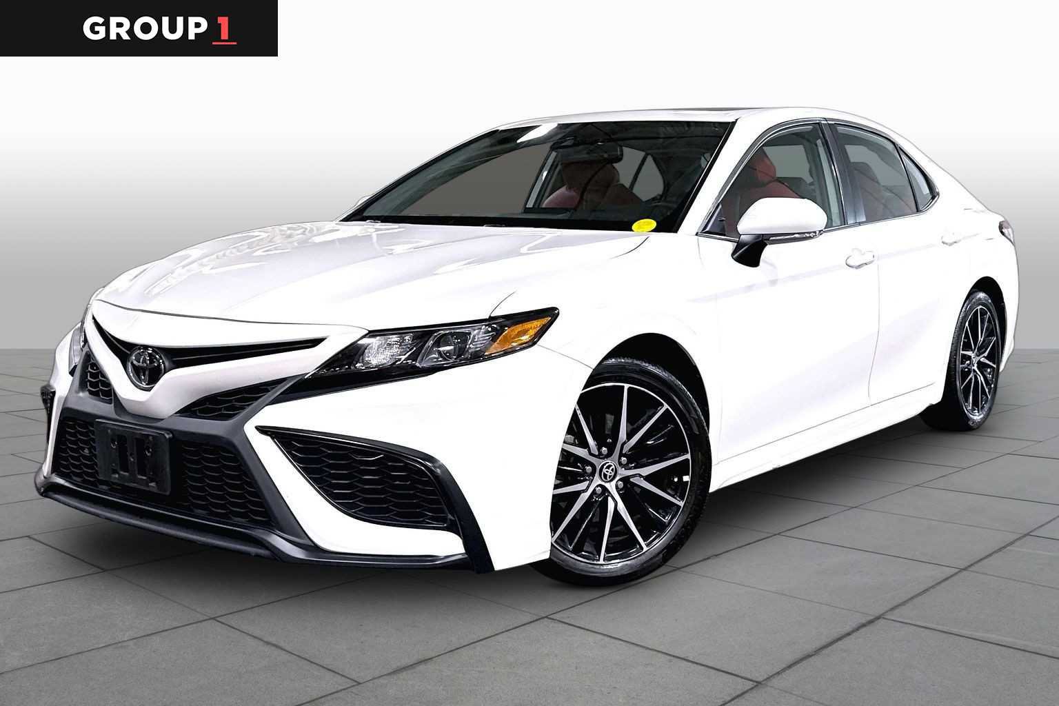 Used 2024 Toyota Camry SE w/ Cold Weather Package AWD/4WD image 1