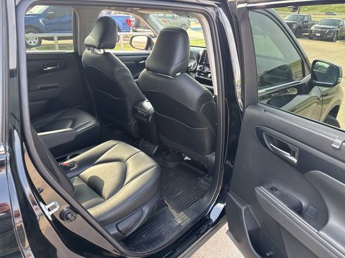 Used 2021 Toyota Highlander XLE FWD image 13