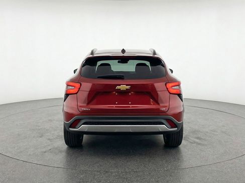 Used 2025 Chevrolet Trax LT image 7