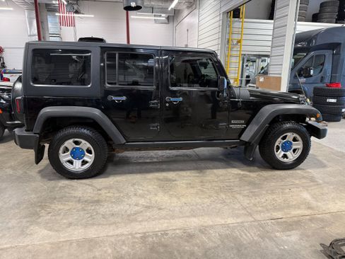 Used 2017 Jeep Wrangler Unlimited Sport AWD/4WD image 4