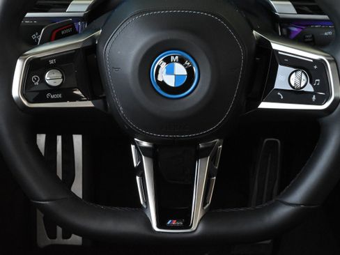 Certified 2024 BMW i7 eDrive50 w/ M Sport Package RWD image 30