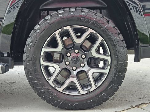Used 2025 RAM 1500 Laramie AWD/4WD image 29